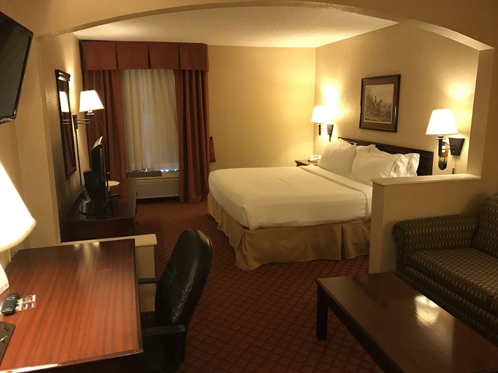 Holiday Inn Express Metropolis By Ihg Bagian luar foto