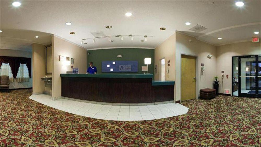 Holiday Inn Express Metropolis By Ihg Bagian luar foto