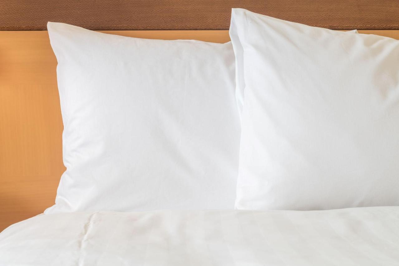 Holiday Inn Express Metropolis By Ihg Bagian luar foto