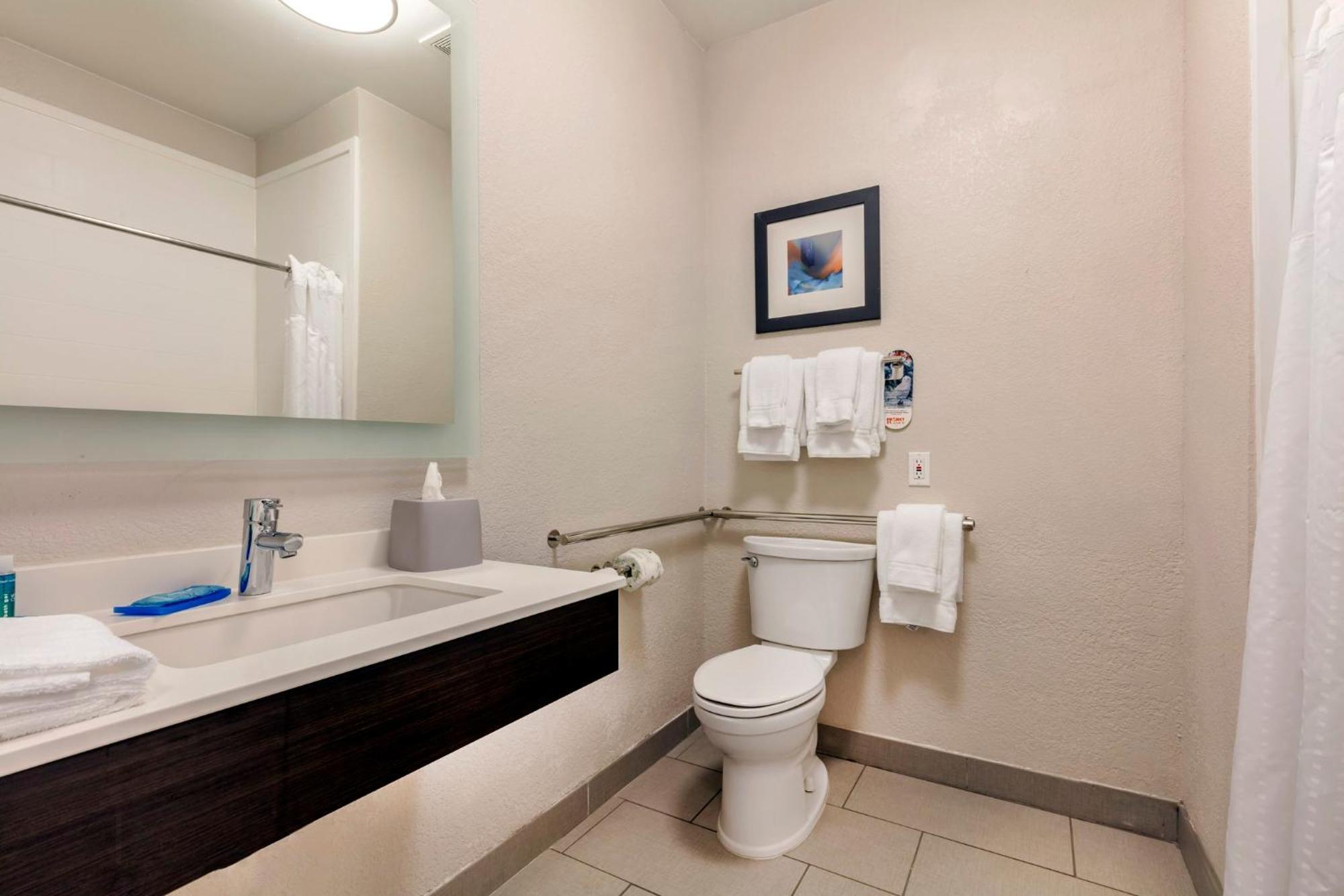 Holiday Inn Express Metropolis By Ihg Bagian luar foto