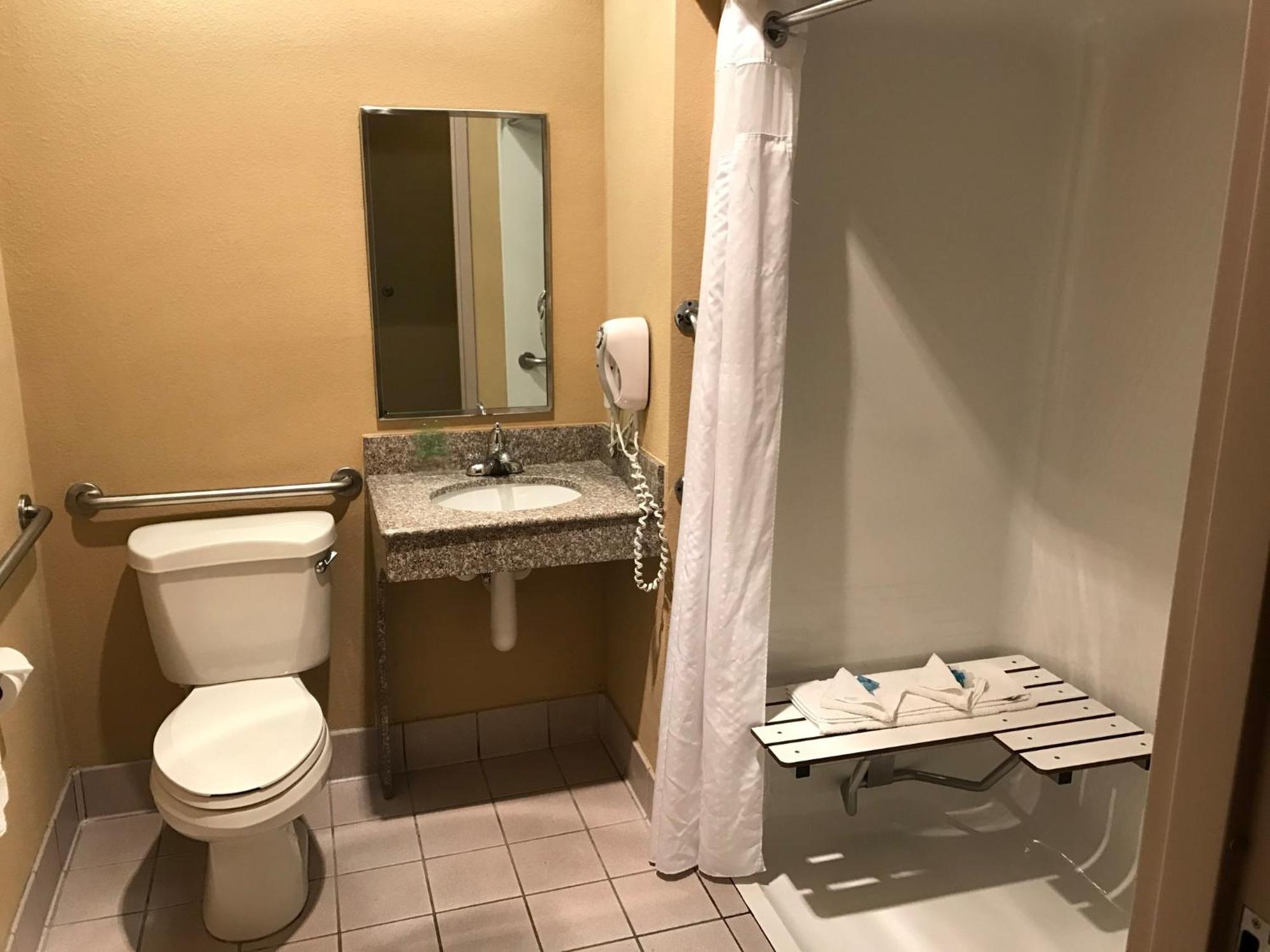 Holiday Inn Express Metropolis By Ihg Bagian luar foto