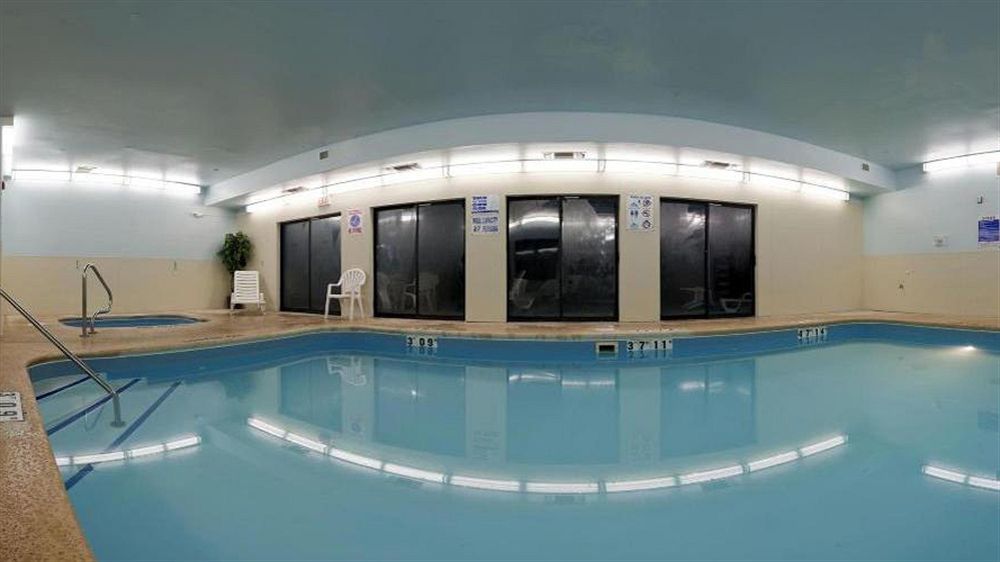 Holiday Inn Express Metropolis By Ihg Bagian luar foto