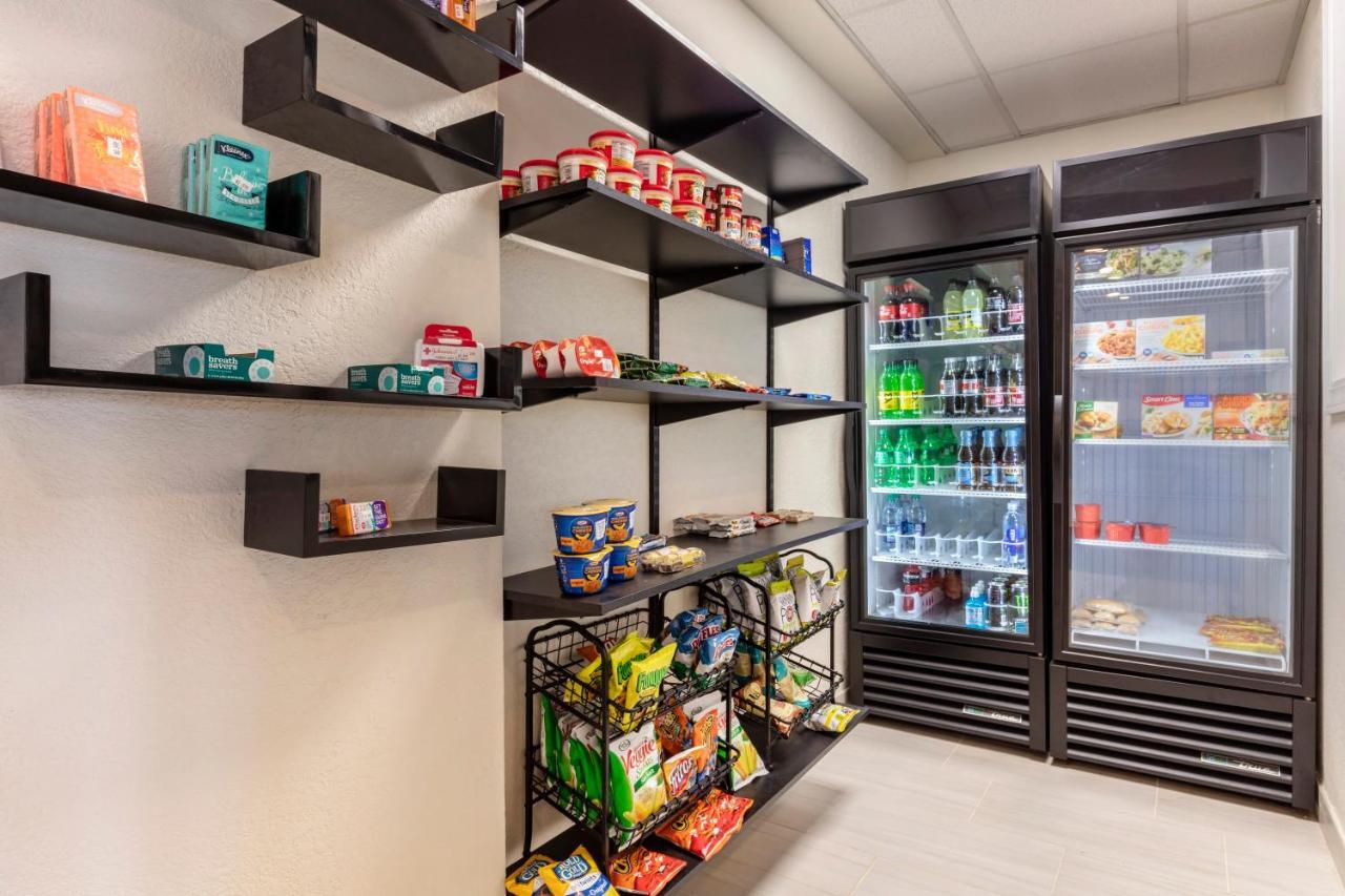 Holiday Inn Express Metropolis By Ihg Bagian luar foto