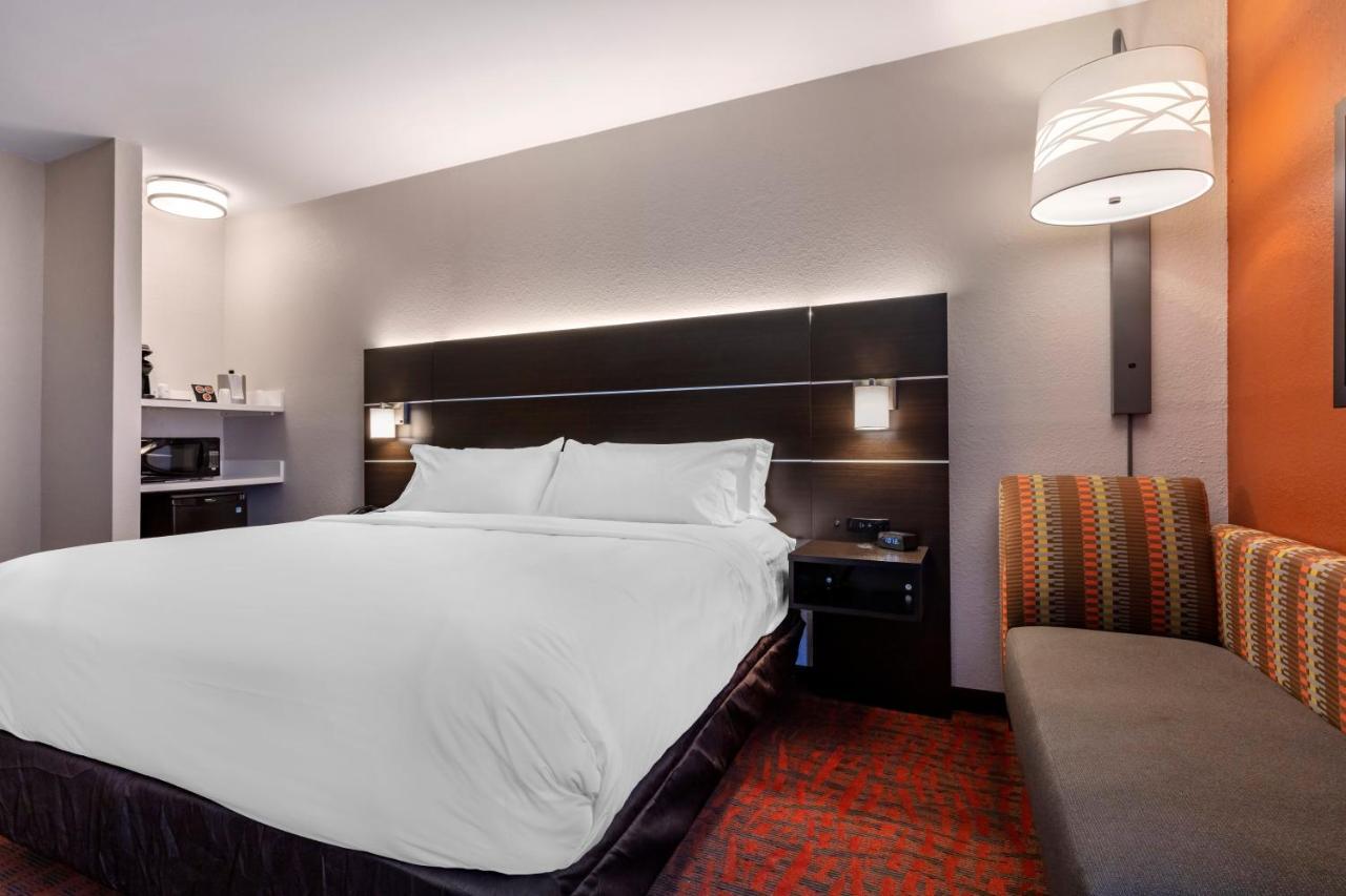 Holiday Inn Express Metropolis By Ihg Bagian luar foto